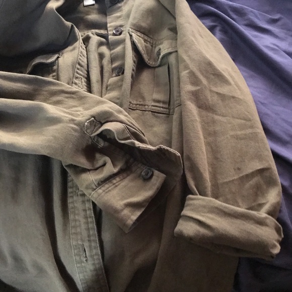 Button up - Picture 3 of 3